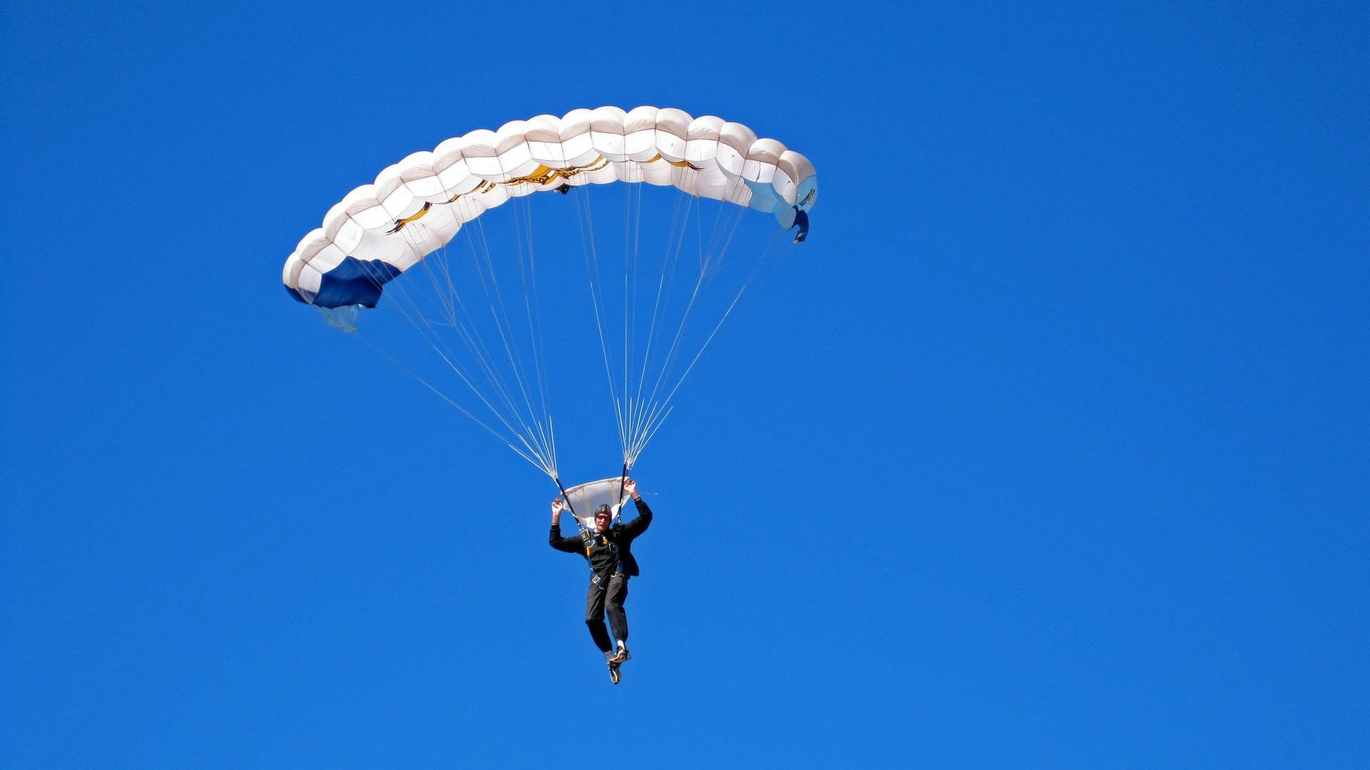 开云体育网站入口-俱乐部与社区联合举办亲子运动会扩大群众基础，社区举办亲子活动